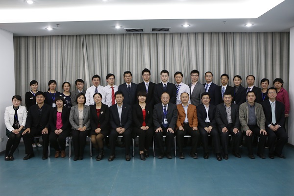 現場評審專家組與醫院領導班子和骨干合影