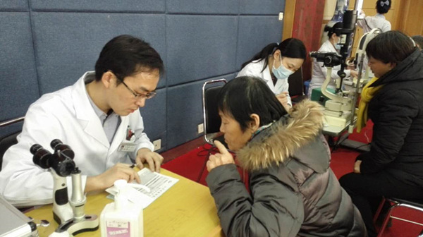 山東省眼科醫院鄒篤雷醫師為省皮膚病醫院職工答疑解惑